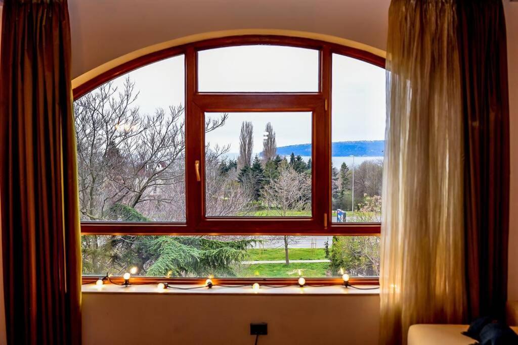 Sea View Apartment Next To Sea Garden And Beach Varna Exterior foto